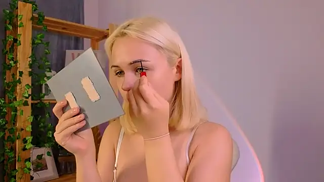 Charlotte Colinss online show from 16, 10, 2025