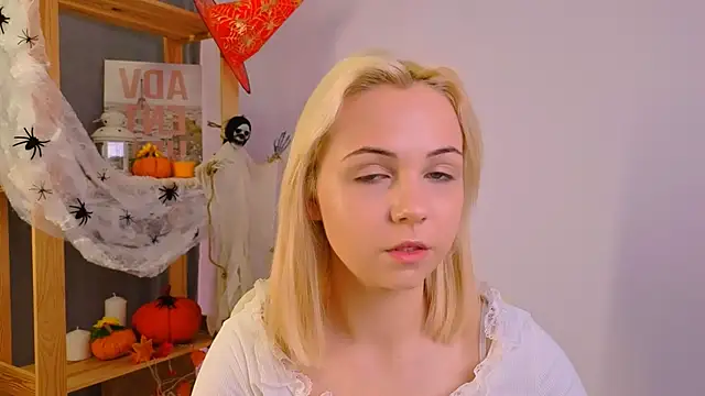 Charlotte Colinss online show from 21, 10, 2025