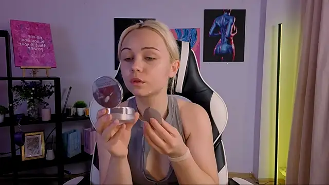 Charlotte Colinss online show from 23, 11, 2025