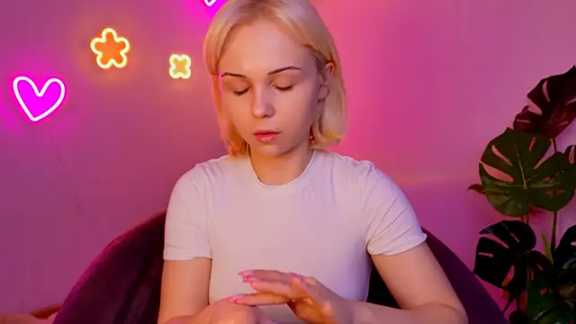 Charlotte Colinss online show from 8, 4, 2026