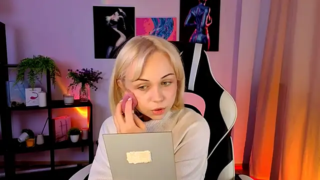 Snapshot of Charlotte_Colinss chatting on 15, 5, 2026 Charlotte Colinss online show from 15, 5, 2026