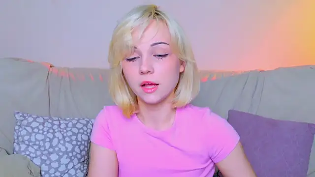 Snapshot of Charlotte_Colinss chatting on 9, 5, 2026 Charlotte Colinss online show from 9, 5, 2026