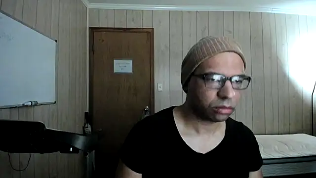 Snapshot of NaturalBeautyQueen chatting on 9, 10, 2025 NaturalBeautyQueen online show from 9, 10, 2025