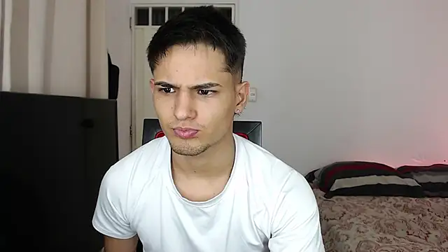 Snapshot of Alex_mojica chatting on 16, 11, 2025 Alex mojica online show from 16, 11, 2025