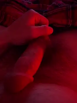 Snapshot of i_love_2cum chatting on 25, 10, 2025 i love 2cum online show from 25, 10, 2025