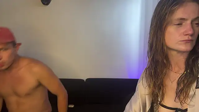 Snapshot of andyzuzka chatting on 6, 7, 2026 andyzuzka online show from 6, 7, 2026