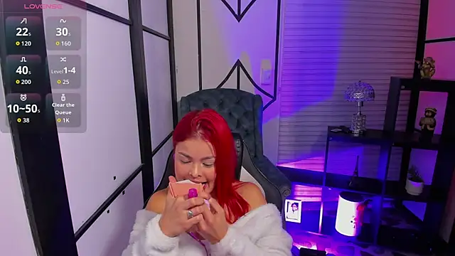 NahomiRichards  online show from 7, 11, 2025