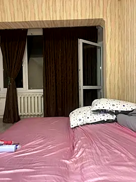 Snapshot of Di_Olivia chatting on 6, 11, 2025 Di Olivia online show from 6, 11, 2025