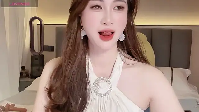 wuyueaini online show from 27, 4, 2026