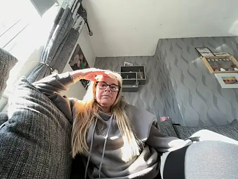 Anastasia-BlondeXX online show from 17, 3, 2026