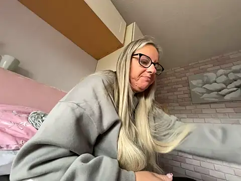 Anastasia-BlondeXX online show from 9, 4, 2026