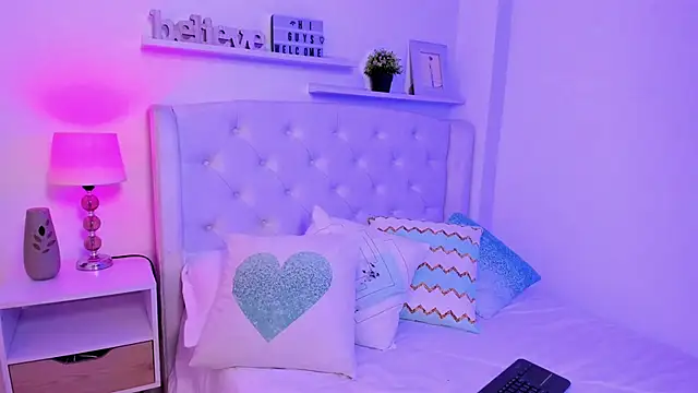 AmeliaRossi  online show from 27, 11, 2025