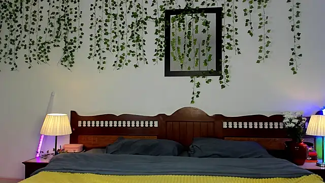 Ariana Spring online show from 23, 9, 2025