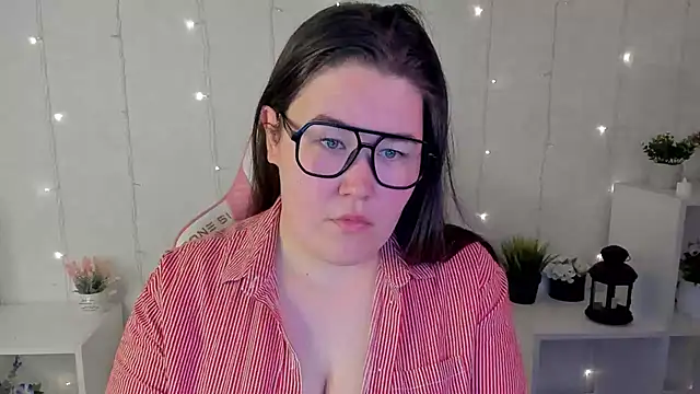 Tara Torres online show from 11, 11, 2025