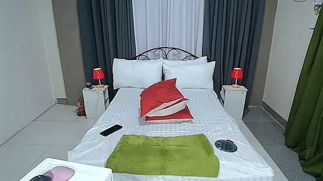 petitetsbigloads online show from 10, 1, 2026