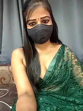 Snapshot of Misss-julli chatting on 7, 11, 2025 Misss-julli online show from 7, 11, 2025