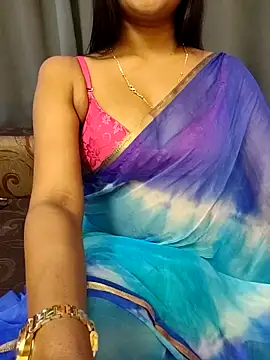 Snapshot of Misss-julli chatting on 17, 11, 2025 Misss-julli online show from 17, 11, 2025