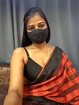 Snapshot of Misss-julli chatting on 5, 10, 2025 Misss-julli online show from 5, 10, 2025