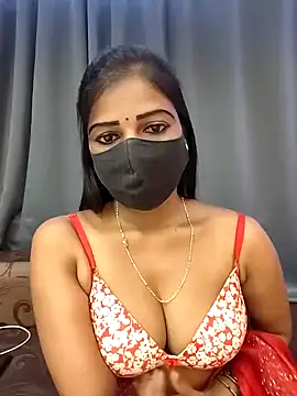 Snapshot of Misss-julli chatting on 31, 10, 2025 Misss-julli online show from 31, 10, 2025