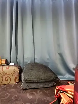 Snapshot of Misss-julli chatting on 27, 11, 2025 Misss-julli online show from 27, 11, 2025