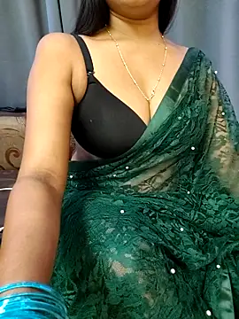 Snapshot of Misss-julli chatting on 22, 11, 2025 Misss-julli online show from 22, 11, 2025