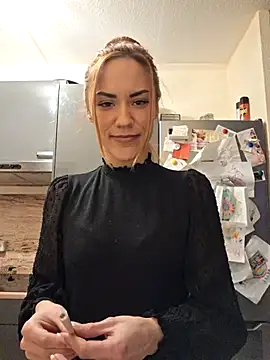 SlimBellaa online show from 23, 11, 2025