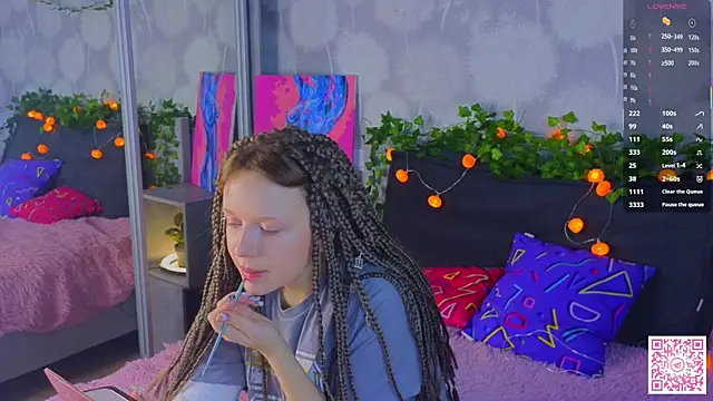 EmiliSaren online show from 5, 10, 2025