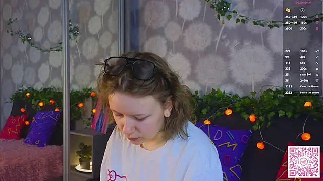 EmiliSaren online show from 30, 9, 2025