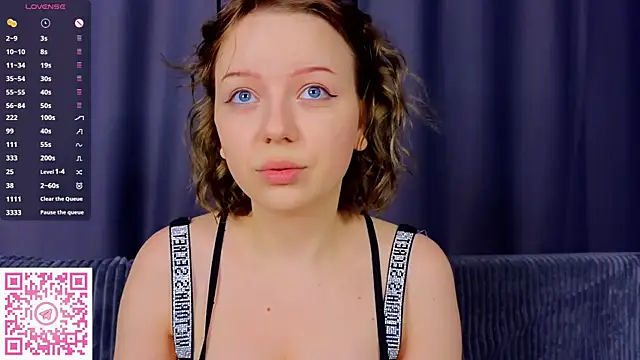 EmiliSaren online show from 10, 9, 2025