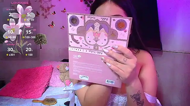Snapshot of emily_cooper_t chatting on 9, 7, 2026 emily cooper t online show from 9, 7, 2026
