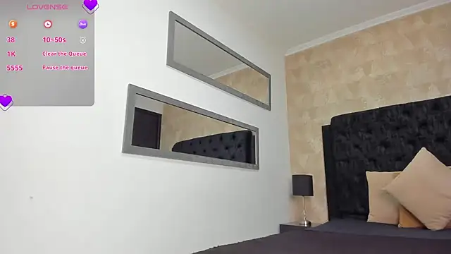 Layla Mackenzie online show from 13, 3, 2026