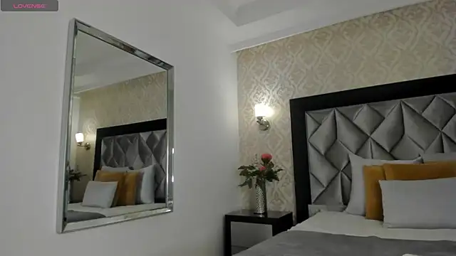 Layla Mackenzie online show from 13, 10, 2025