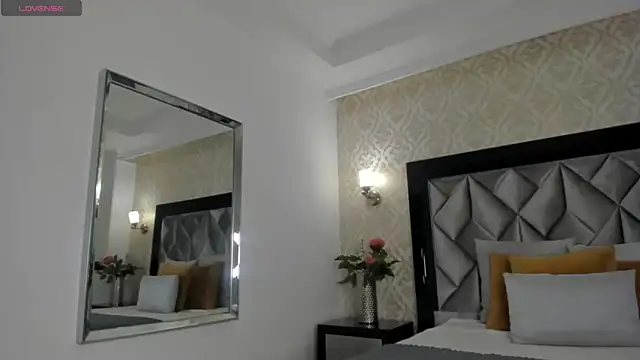 Layla Mackenzie online show from 20, 10, 2025