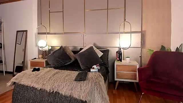 Lina Montclair online show from 24, 2, 2026