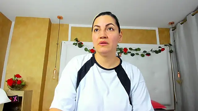 Snapshot of Heidy_milf chatting on 27, 4, 2026 Heidy milf online show from 27, 4, 2026
