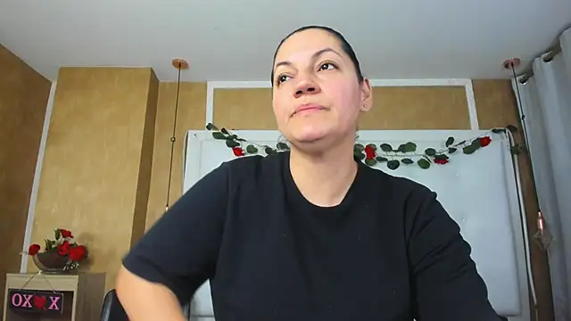 Snapshot of Heidy_milf chatting on 22, 5, 2026 Heidy milf online show from 22, 5, 2026