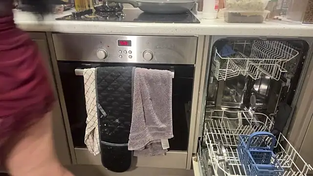 Snapshot of CelineLuxe chatting on 7, 11, 2025 CelineLuxe online show from 7, 11, 2025