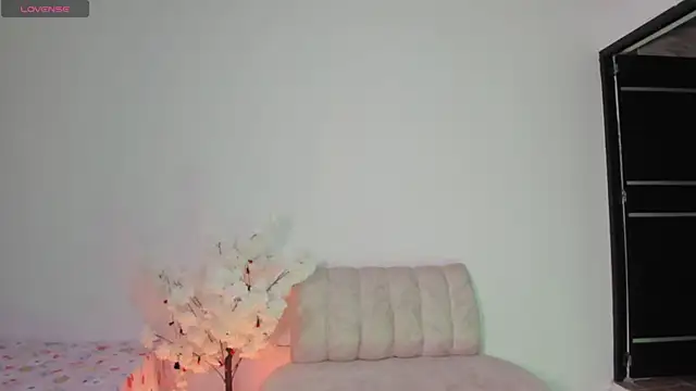 Snapshot of luxurykatty chatting on 6, 11, 2025 luxurykatty online show from 6, 11, 2025