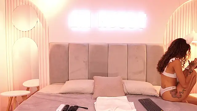 pinkloly online show from 4, 10, 2025