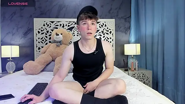 Snapshot of TaylerWhite chatting on 17, 11, 2025 TaylerWhite online show from 17, 11, 2025