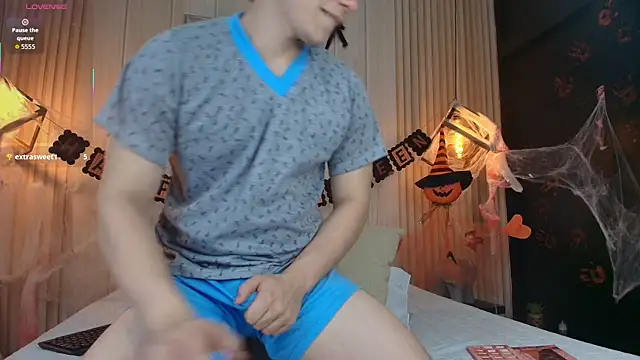 Snapshot of TaylerWhite chatting on 18, 10, 2025 TaylerWhite online show from 18, 10, 2025