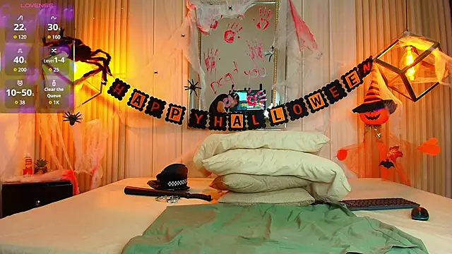 Snapshot of TaylerWhite chatting on 25, 10, 2025 TaylerWhite online show from 25, 10, 2025