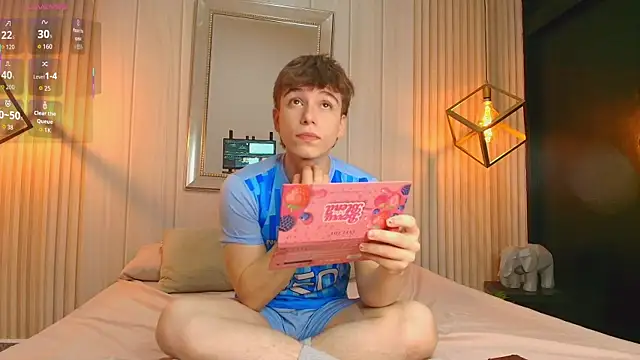 Snapshot of TaylerWhite chatting on 12, 10, 2025 TaylerWhite online show from 12, 10, 2025