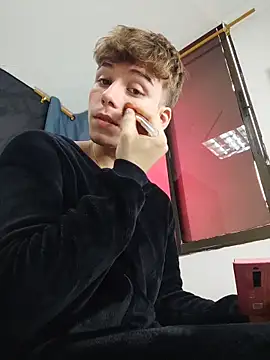 Snapshot of TaylerWhite chatting on 16, 11, 2025 TaylerWhite online show from 16, 11, 2025