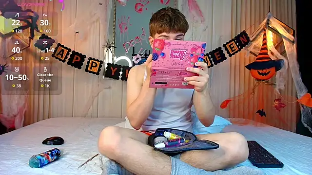 Snapshot of TaylerWhite chatting on 30, 10, 2025 TaylerWhite online show from 30, 10, 2025