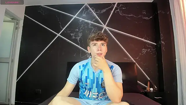 Snapshot of TaylerWhite chatting on 27, 11, 2025 TaylerWhite online show from 27, 11, 2025