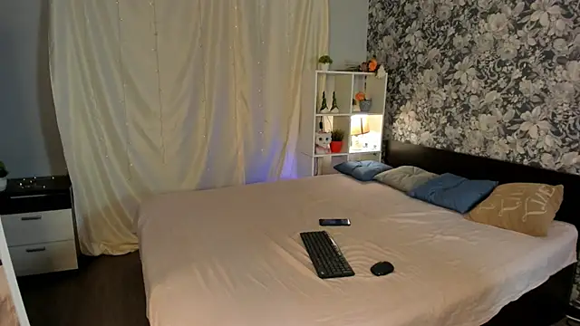 Laila Blarr online show from 7, 11, 2025