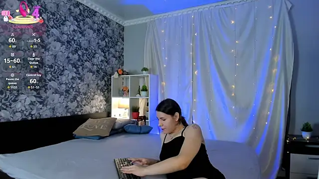Laila Blarr online show from 12, 9, 2025