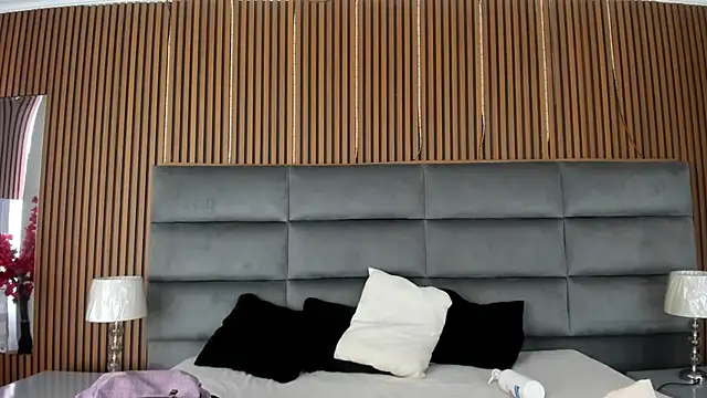 Sophie Calloway online show from 14, 4, 2026