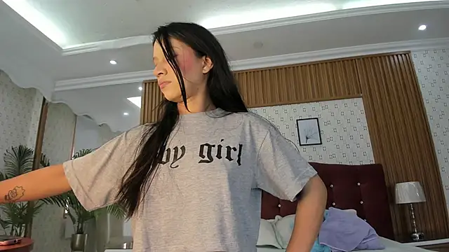 Sophie Calloway online show from 24, 2, 2026